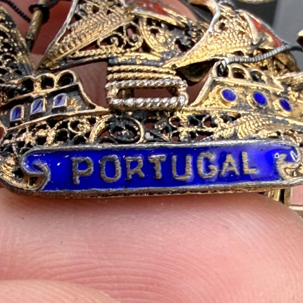 Vintage Enamel Brooch‎ Portugal Ship Gold Tone Filigree Boat - Picture 7 of 8